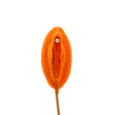 Pirulito de piercing na vulva